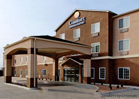 Comfort Inn & Suites Near Bethel College Newton Exterior photo